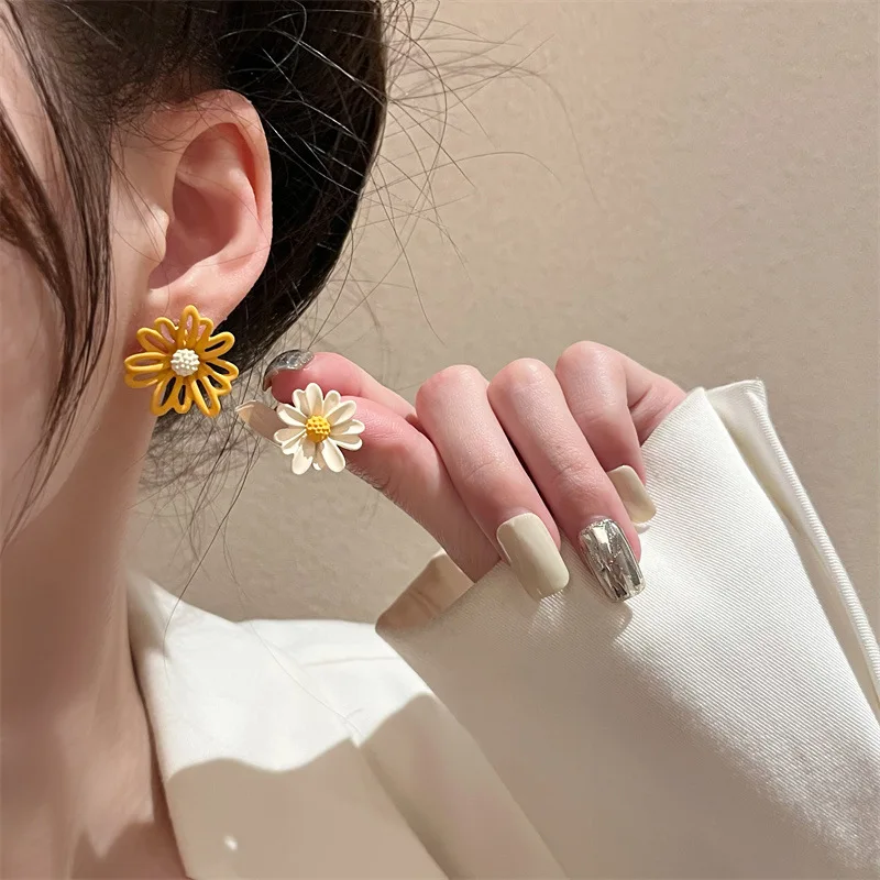 S925 Silver Needle Asymmetric Small Petal Flower Earrings Female Trendy Spring Fresh Versatile Cute Daisy Flower Stud Earrings images - 6