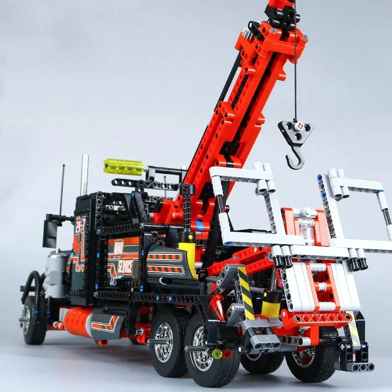Конструктор Lepin 20020 Буксировщик тягач - Technic 8285 | Игрушки и хобби