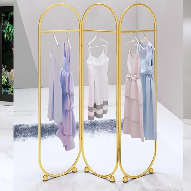 Под заказ деревянная витрина для магазина одежды