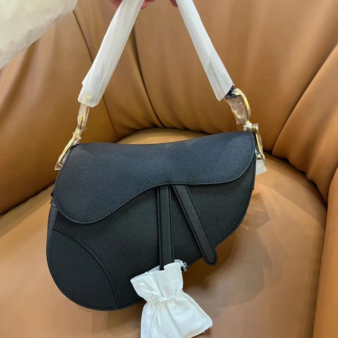 

High Quality Womens Luxury Designer Saddle Bag D Stirrup Clasp Shoulder Bag Grained Calfskin Handbags Genuine Leather Crossbody