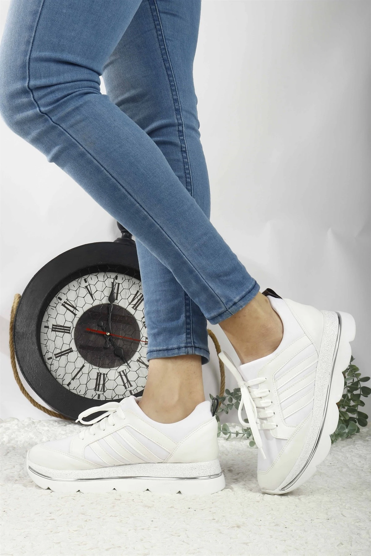 

Dante White Sports Shoes