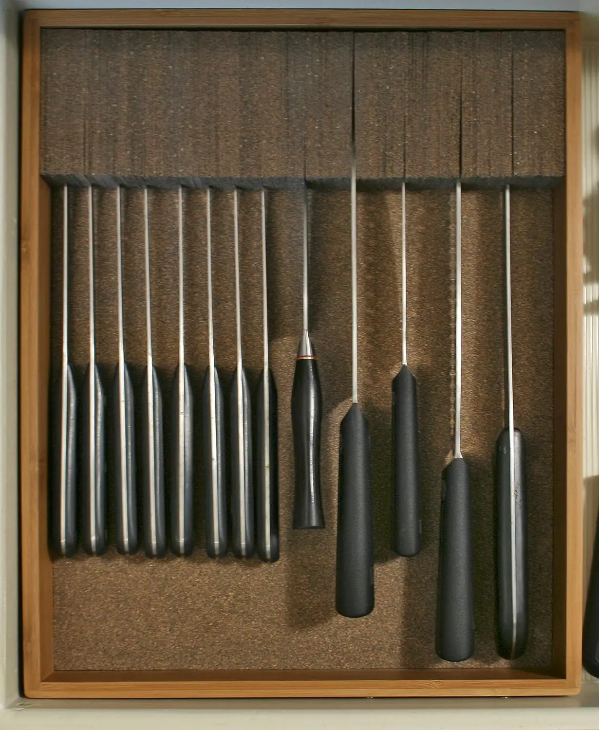 

KNIFEdock - In-drawer Kitchen Knife Storage (15 in x 13 in x 2.5 in)- Easily Identify Your Knives At A Glance. Frees Up Your Cou