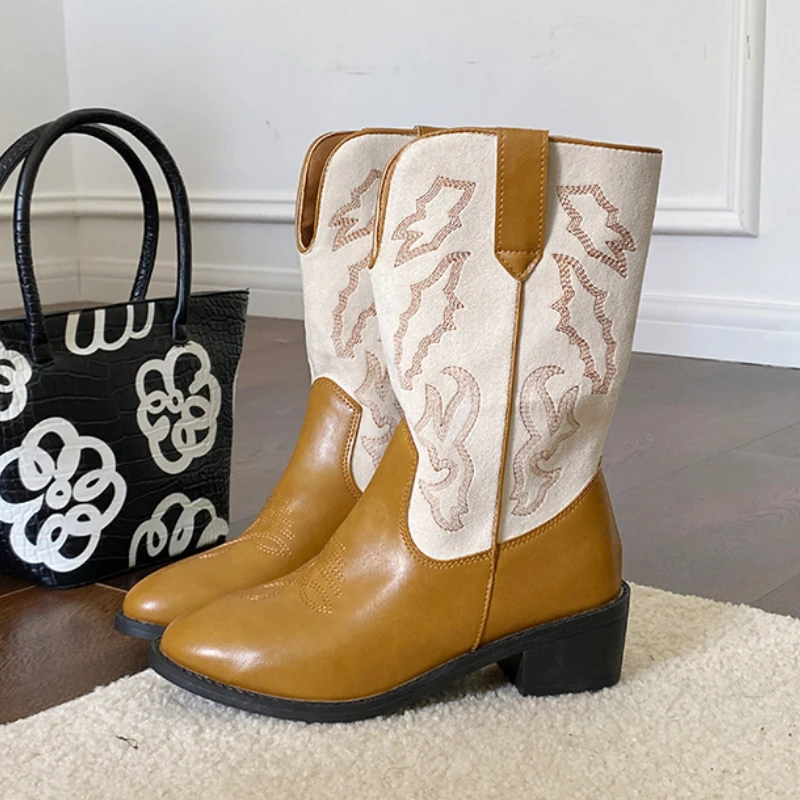 Женские одинарные ботинки новые осенние в стиле вестерн с вышивкой удобные