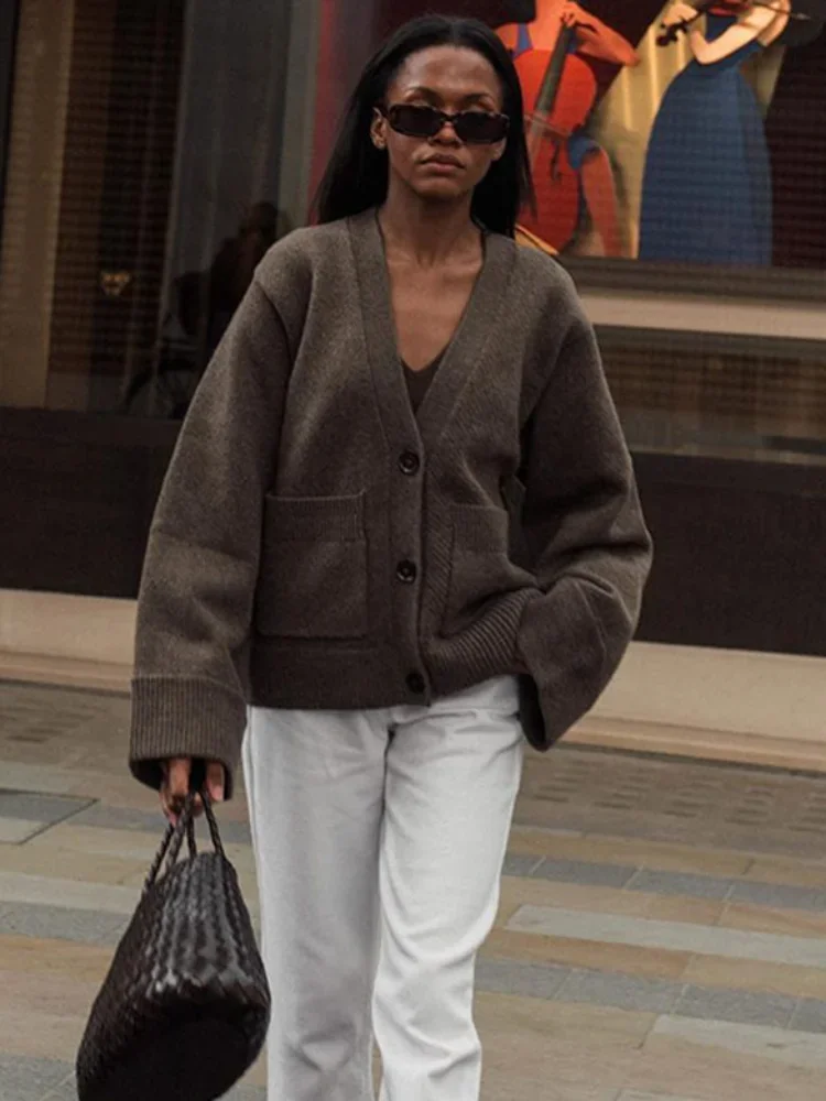 Кардиган женский однотонный с V-образным вырезом