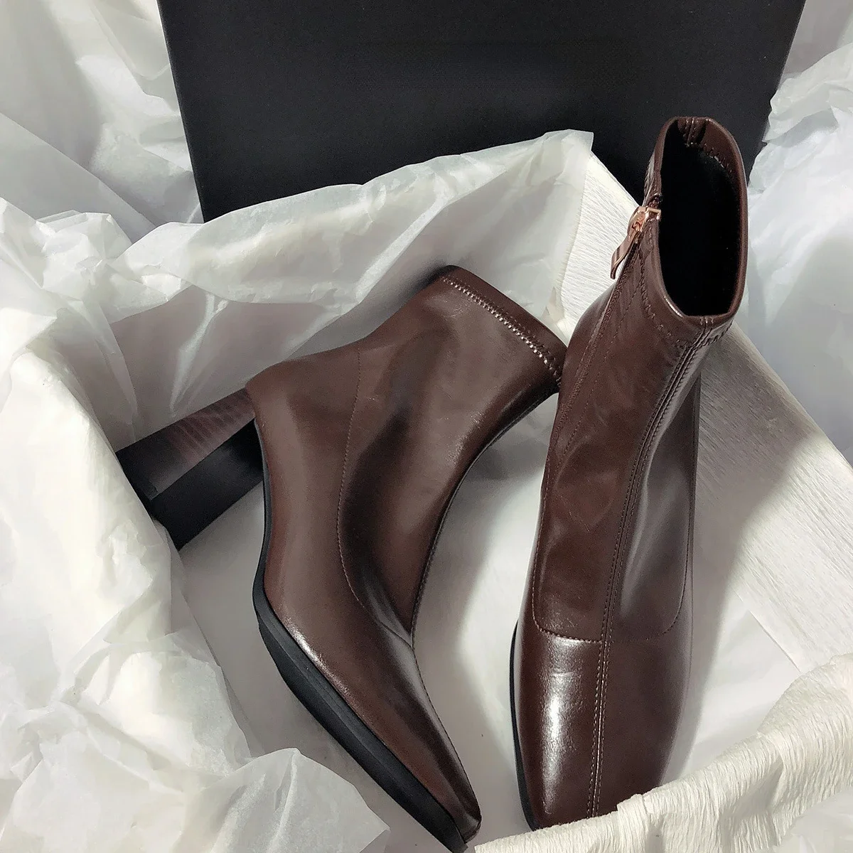 

Женские ботильоны на высоком каблуке, модные черные короткие ботинки с квадратным носком и боковой молнией, элегантная женская обувь