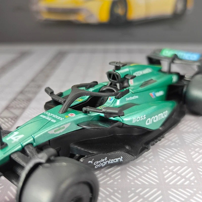 Симулятор гонок Формулы-1 Aston Martin в масштабе 1:32 #   Модель автомобиля из сплава 14-го класса, подходит для коллекции и может быть подарен другу. (art.: 3920dbb5f27dc) - 3920dbb5f27dc