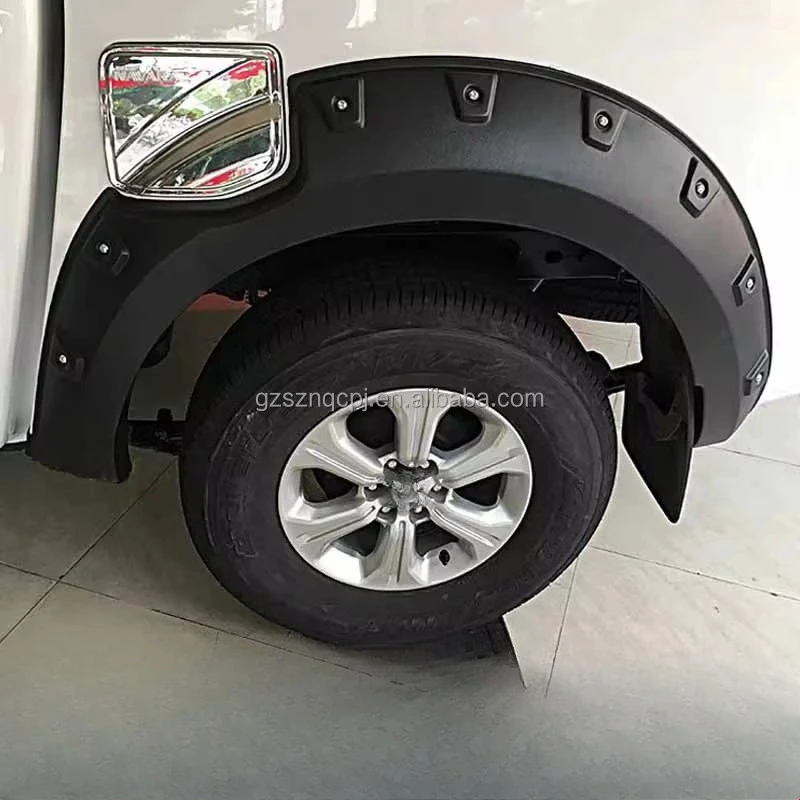 Фото Расширители колесных арок (фендеры) с заклепками для Nissan Navara NP300 2015-2020, комплект для внедорожников 4x4, внешние аксессуары для кузова №5