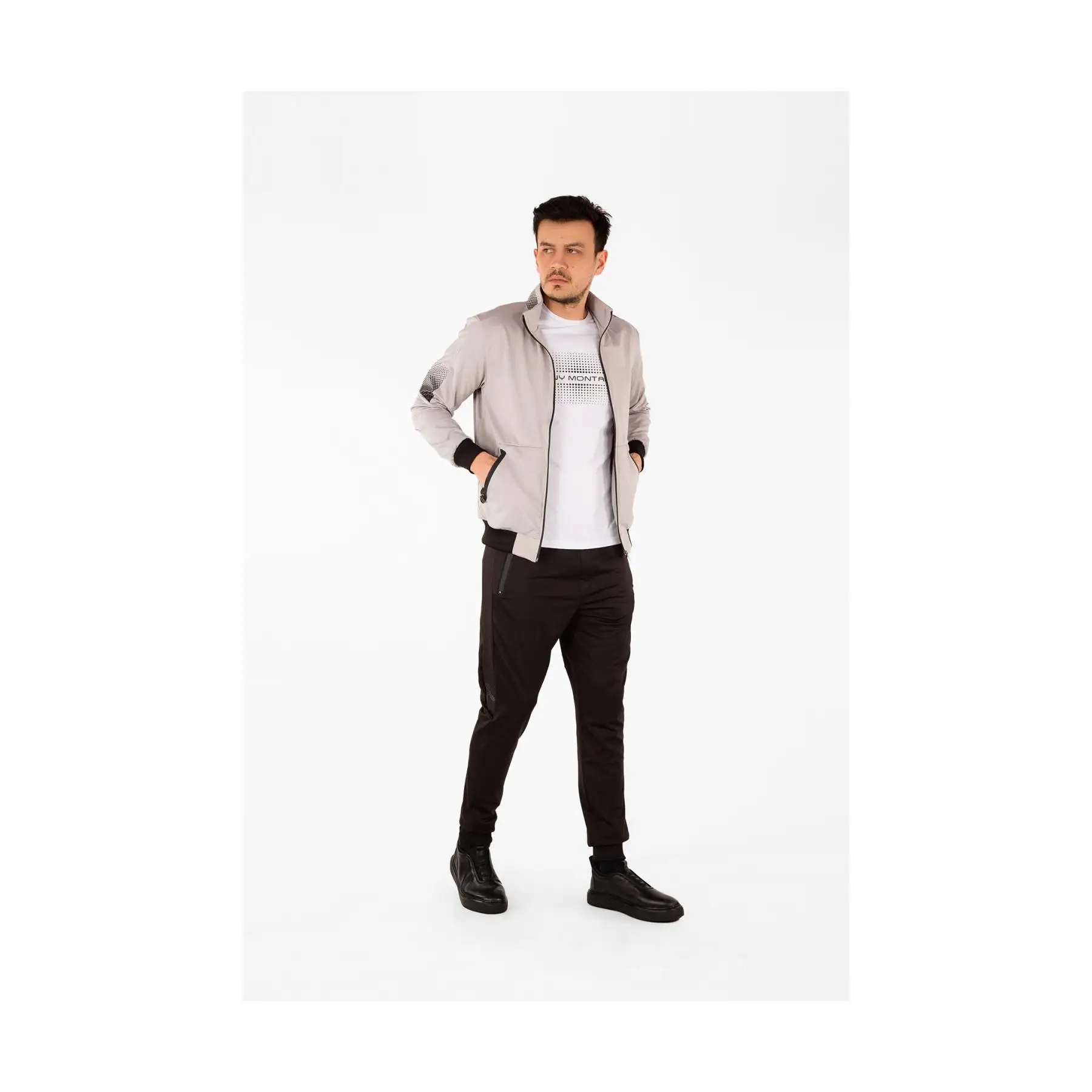 Спортивный костюм с вертикальным воротником на молнии |