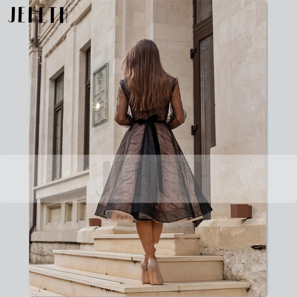 Рисунок 2 - Женское винтажное платье с V-образным вырезом