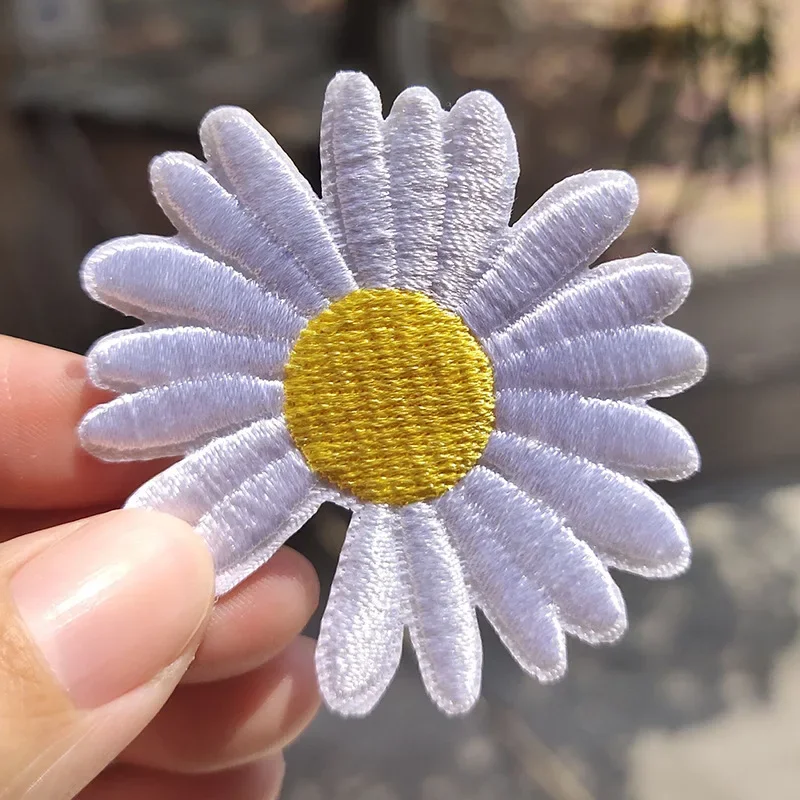 50 шт./лот роскошная маленькая ромашка белая нашивка с вышивкой рубашка обувь