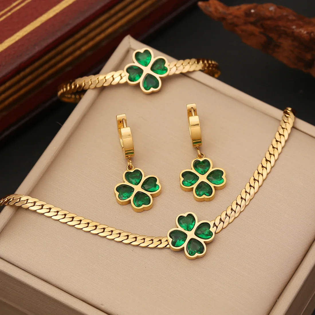

Four leaves Gold Plated Love Clavicle Chain Fashion Stainless Steel Pendant Emerald Necklace Bracelet Earrings Jewelry Set