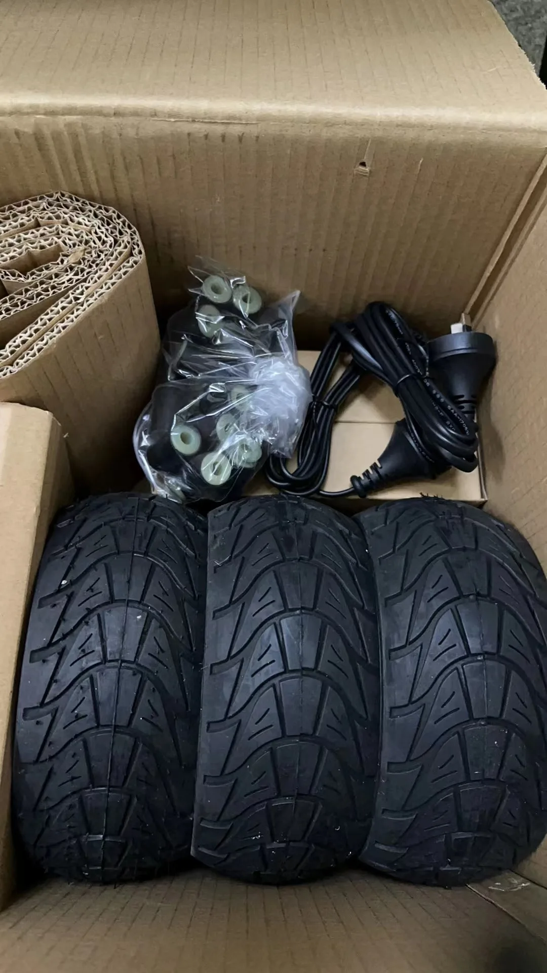 

3 ly шины с магнитом/20 Складная втулка/2 зарядных устройства (на гарантии)