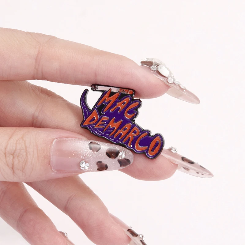 MAC-DEMARCO брошь с красной буквой забавная сигарета металлический значок булавки для