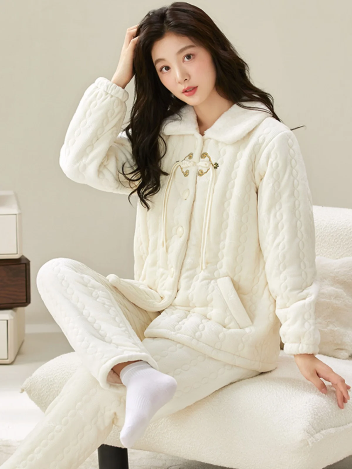 Женские зимние пижамы на флисовой подкладке утолщенные трехслойные стеганые