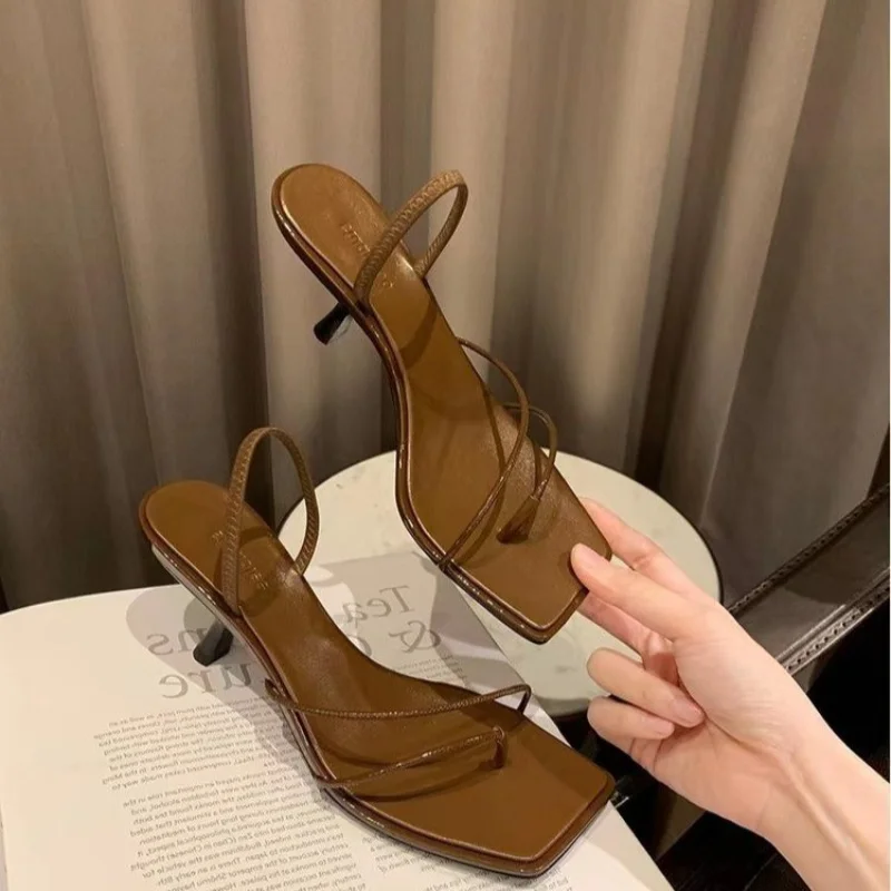 

Сандалии женские из натуральной кожи, с квадратным носком, на высоком каблуке