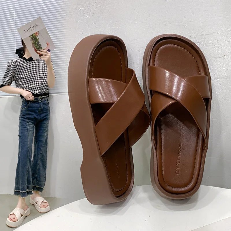 

Shoes House Slippers Platform Low Slipers Women Slides Fashion Med 2023 Luxury Summer Flat Hoof Heels PU Basic Rome Fabric