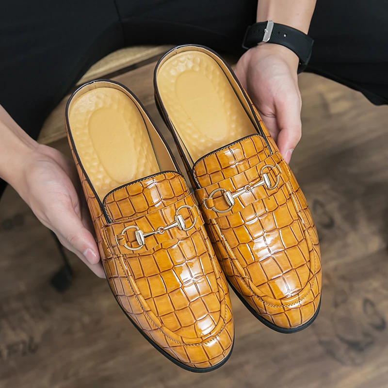 Fashion Horsehead Buckle Decoration Slippers