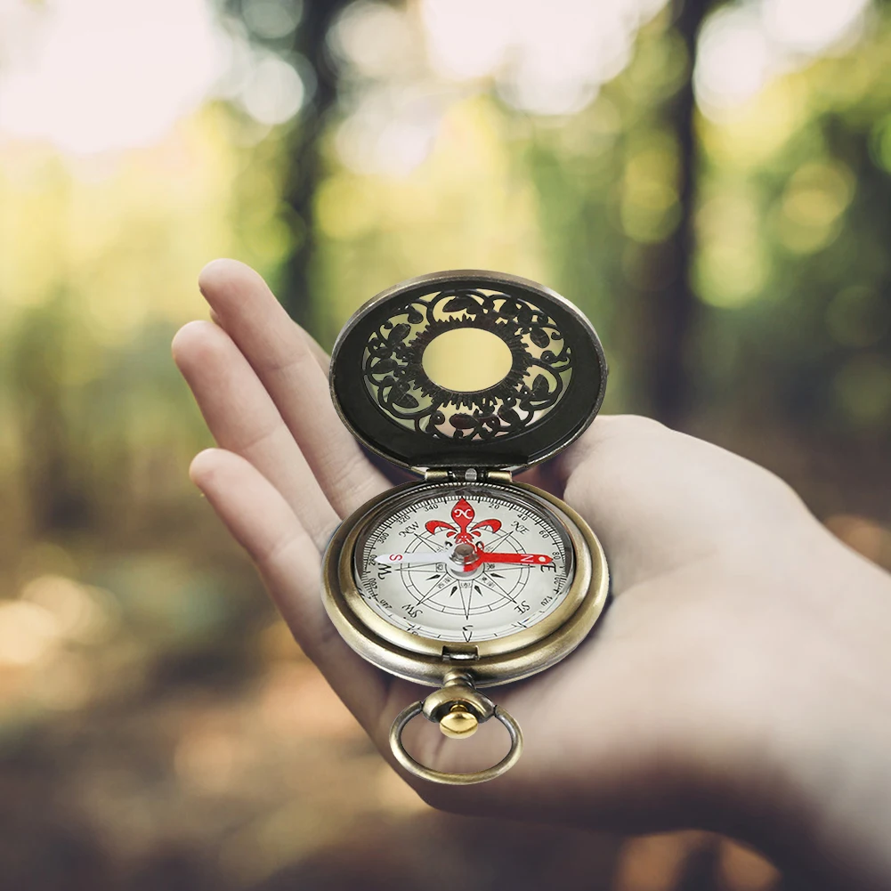 

Vintage Bronze Pocket Compass Retro Pocket Watch Compass Outdoor Tool Retro Outdoor Hiking Navigation Compass Kid Gift
