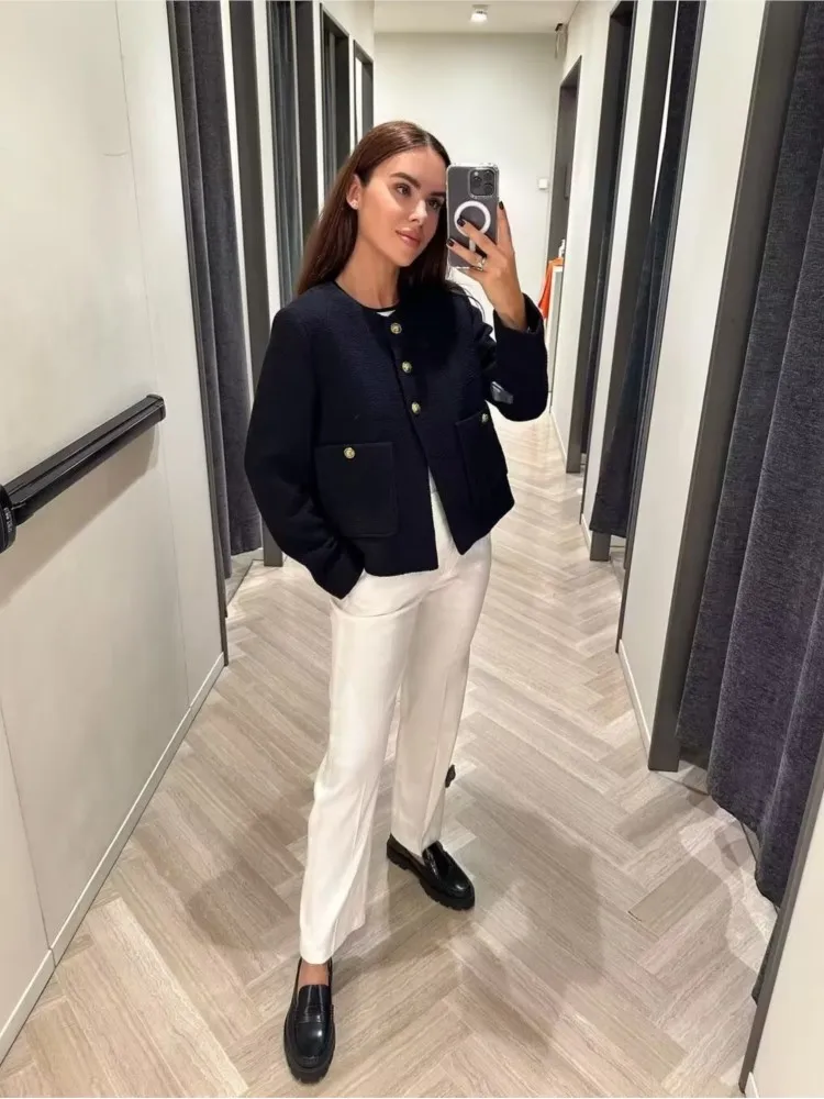 Женская короткая куртка с круглым вырезом однотонная офисная металлическими