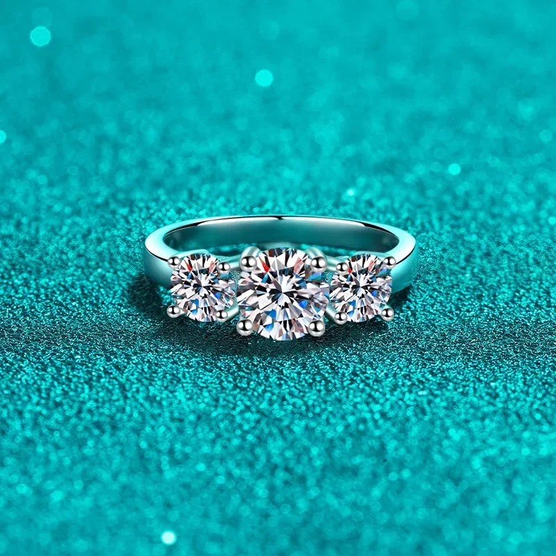 Кольцо из белого золота 18 К с муассанитом 2 карата