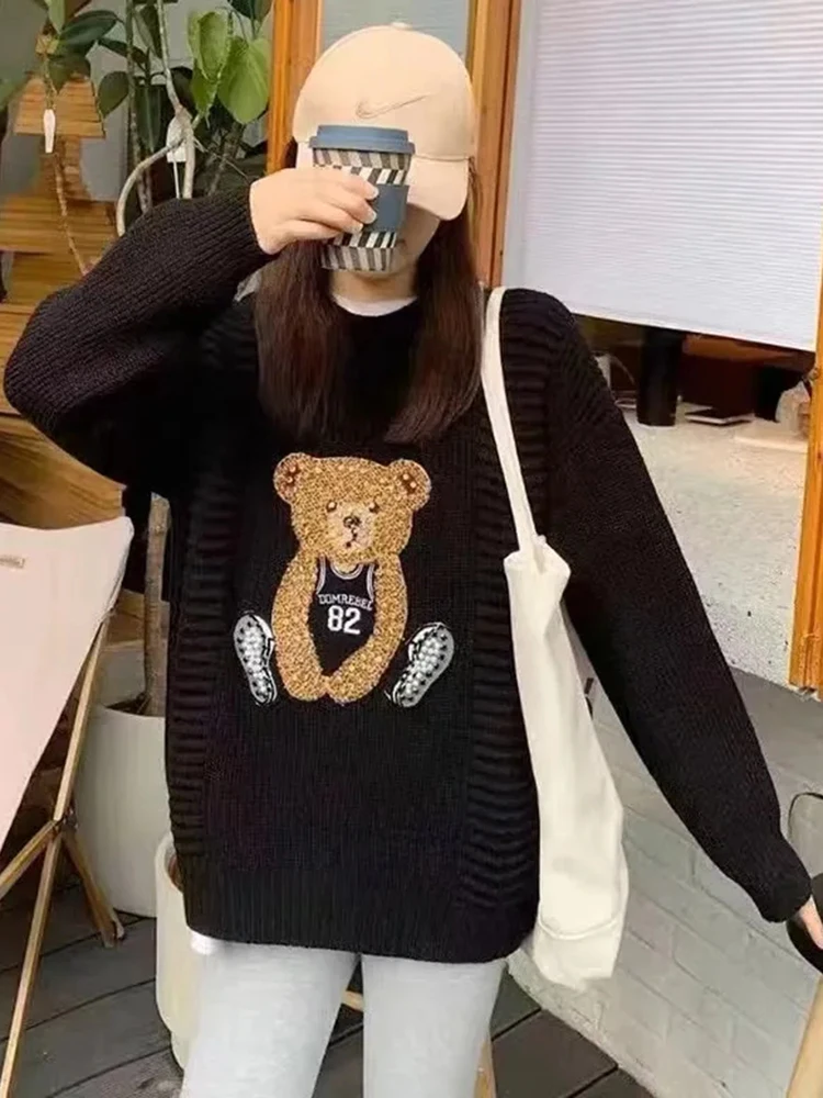 Женский трикотажный свитер с круглым вырезом весна 2024