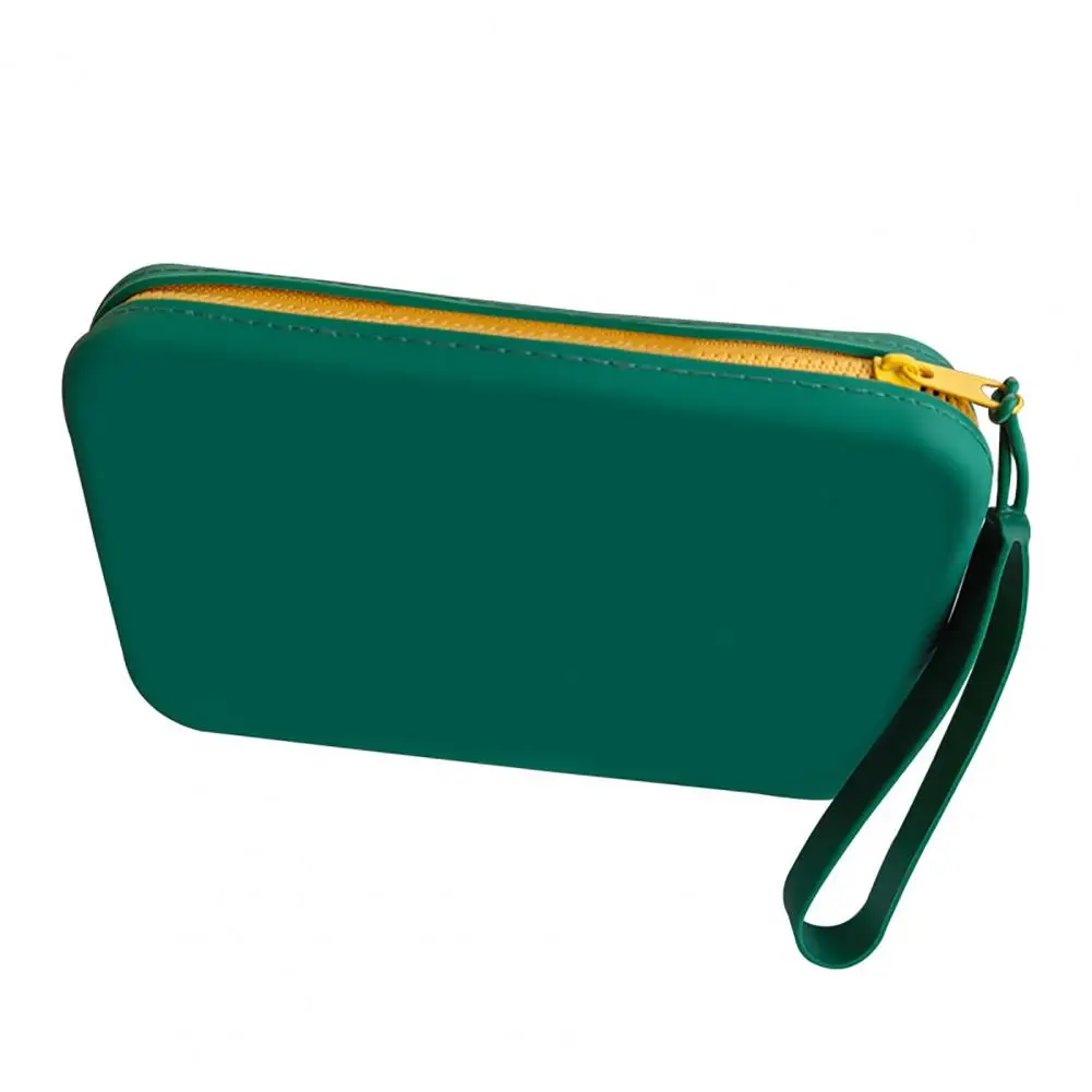 

Силиконовая косметичка