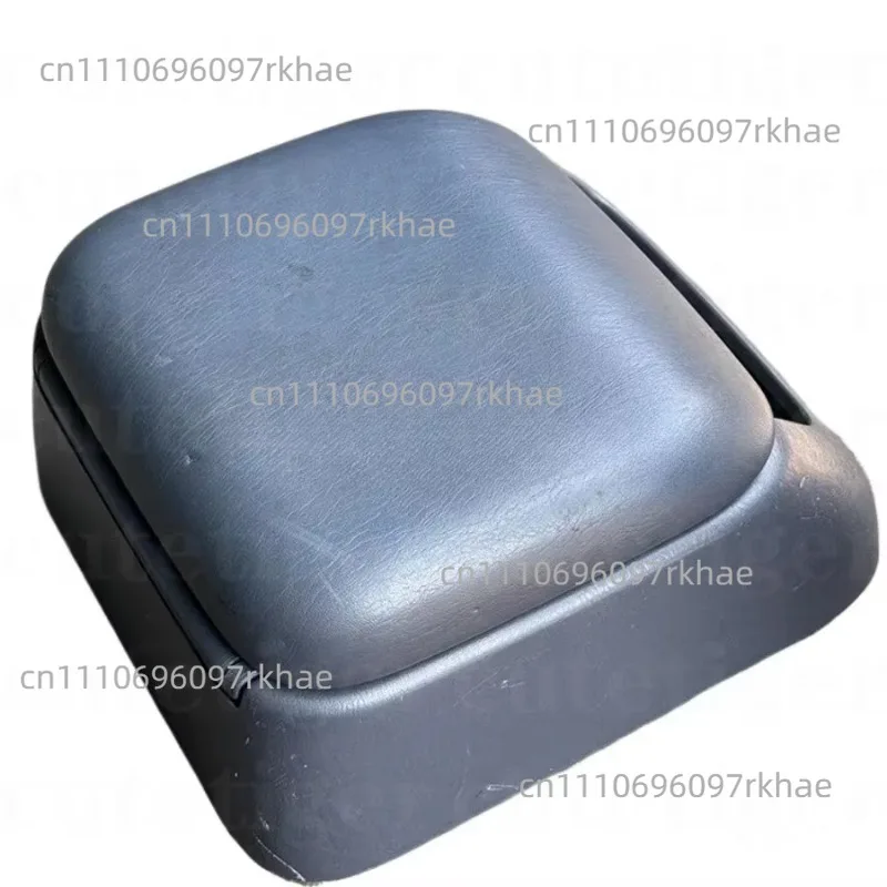 Фото Подходит для Toyota Overbearing 2700 3400 LC95, верхняя накладка подлокотника, высокая версия 96-02, демонтированные детали для автомобилей. №3