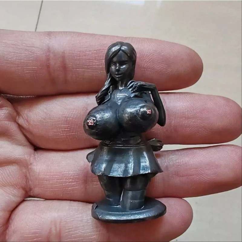 

Статуэтка девушки из латуни