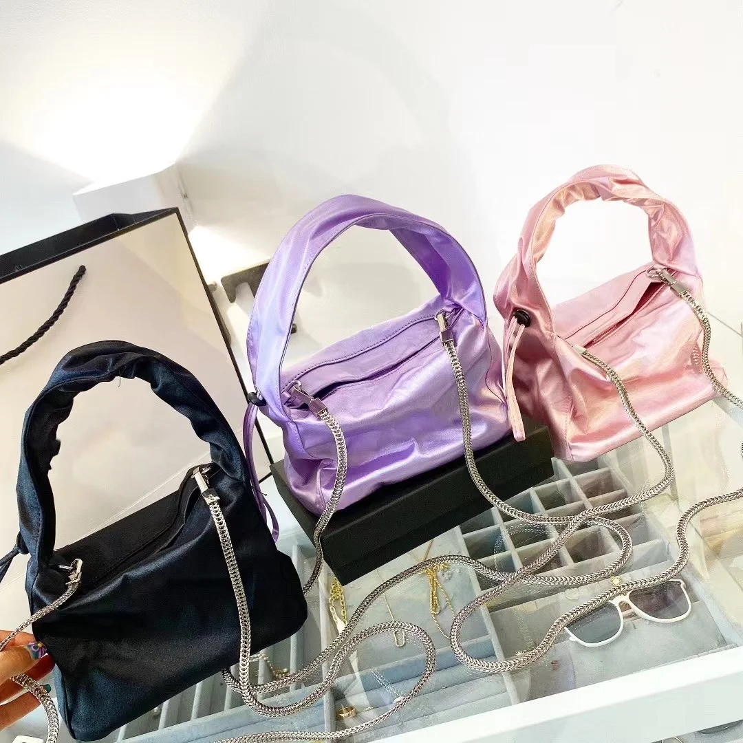 

2022 Luxury Designer Nylon New Fashion Hobo Bag Armpit Bag Diagonal Handbag Waterproof Dumplings Silver Chain