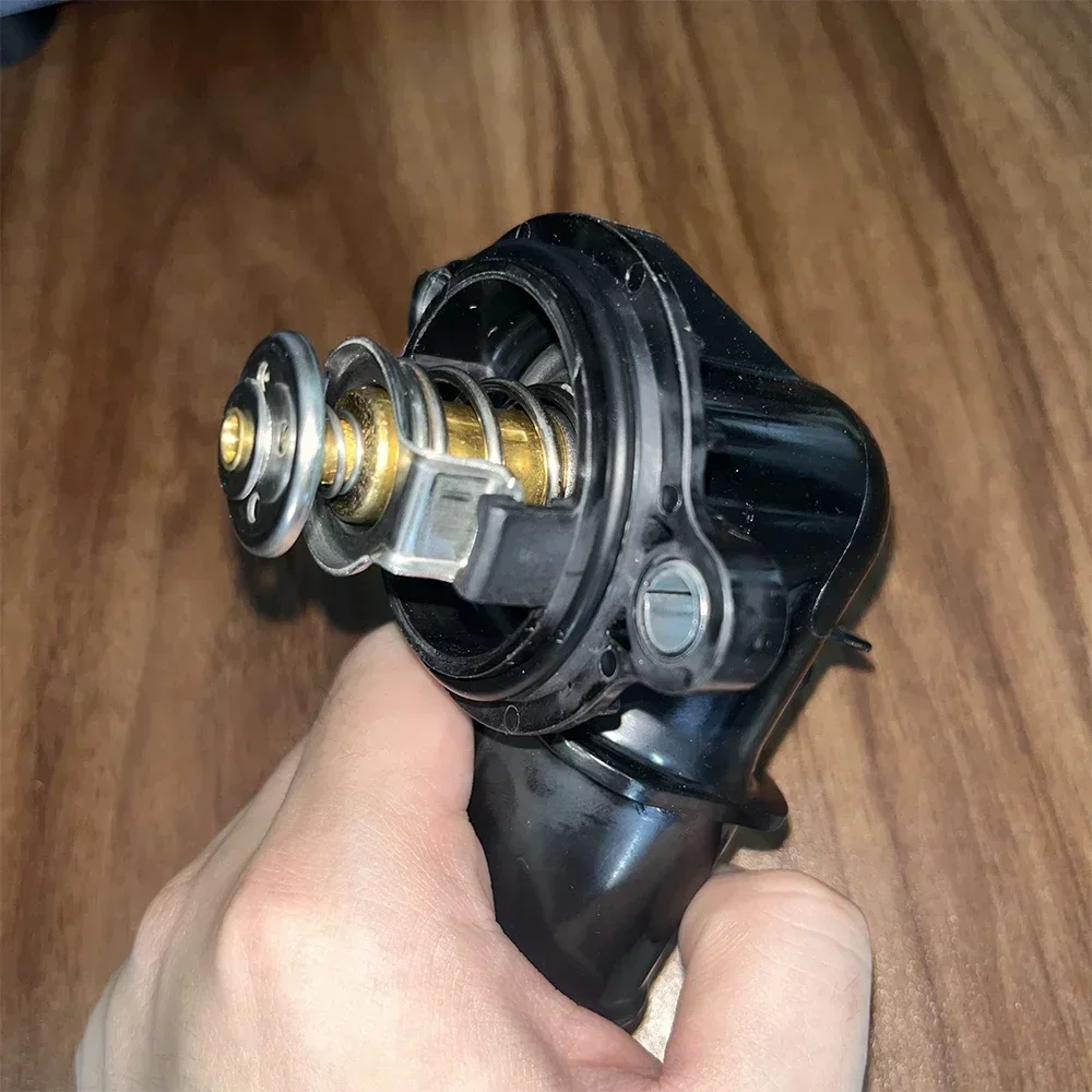 Корпус термостата DAZE 68253514AF 68147599AA 68253457AA для Jeep Grand Cherokee 3 0 Diesel Chrysler 300 300C