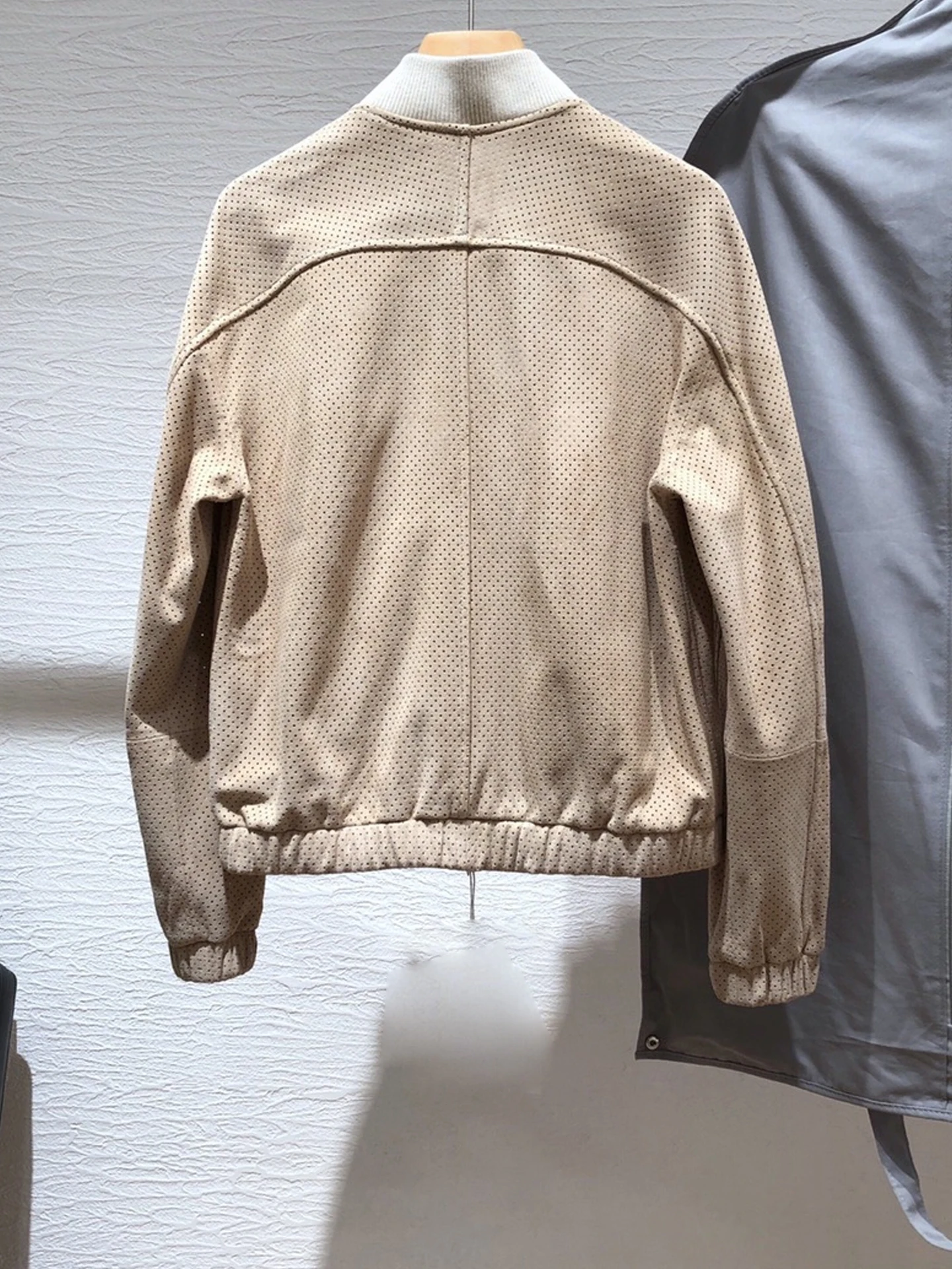 Рисунок 2 - Женская куртка, Новая высококачественная