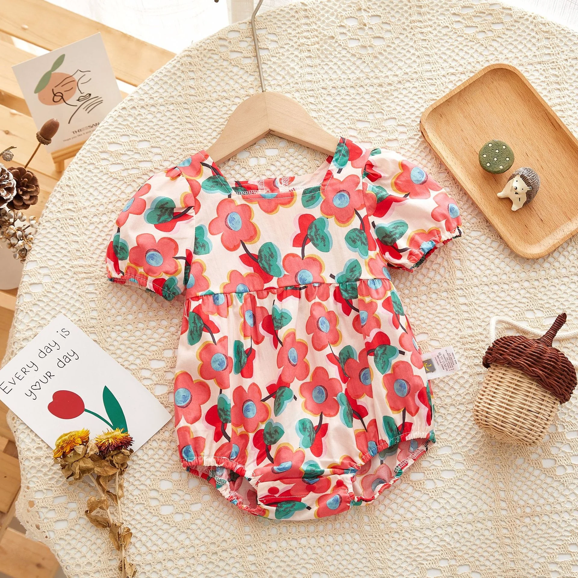 Baby clothes 2022 summer new full printed floret girl baby clothes cotton short sleeved fart clothes baby one-piece clothes