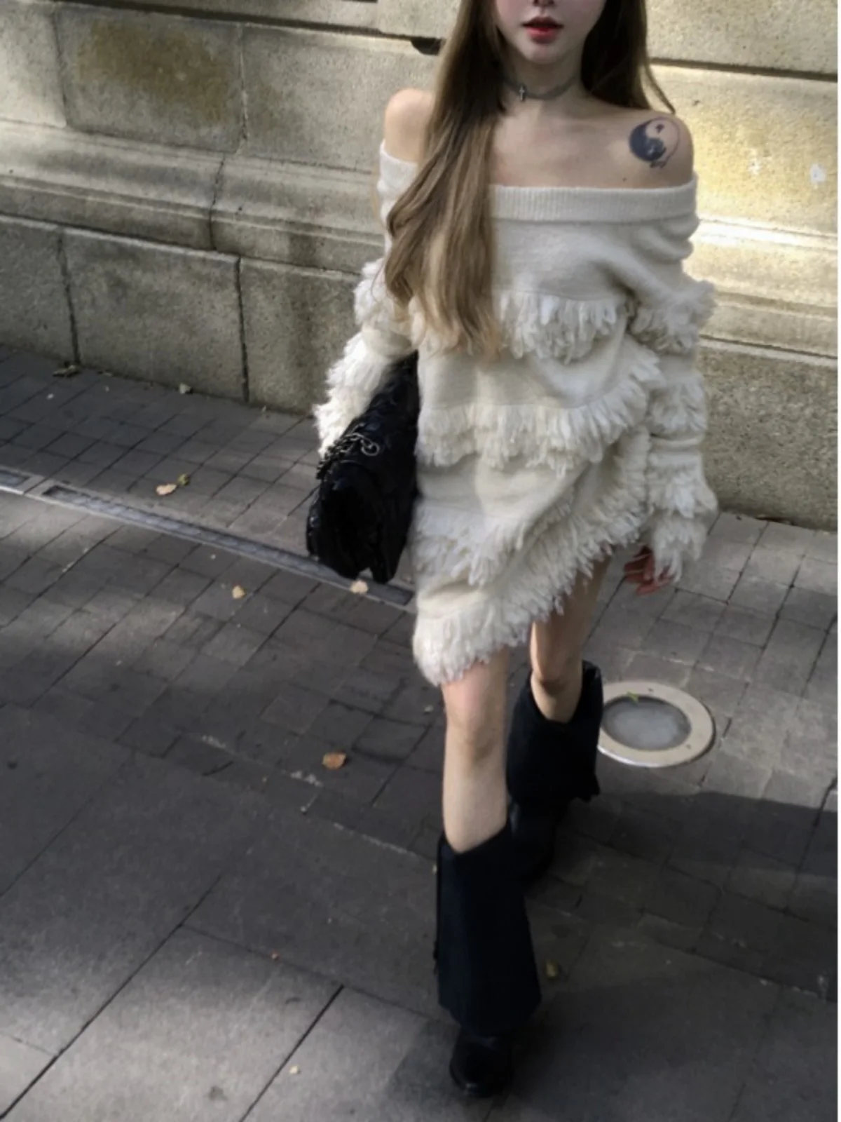 Женский свитер Gyaru с открытыми плечами и воротником длинными рукавами осень 2023