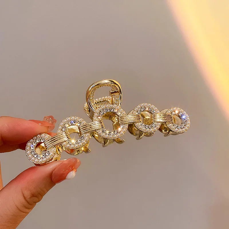 Корейский Модный жемчужный инкрустированный бриллиантами полые аксессуары для волос для женщин нишевой дизайн металлический захват французская Бриллиантовая бижутерия для вечеринки