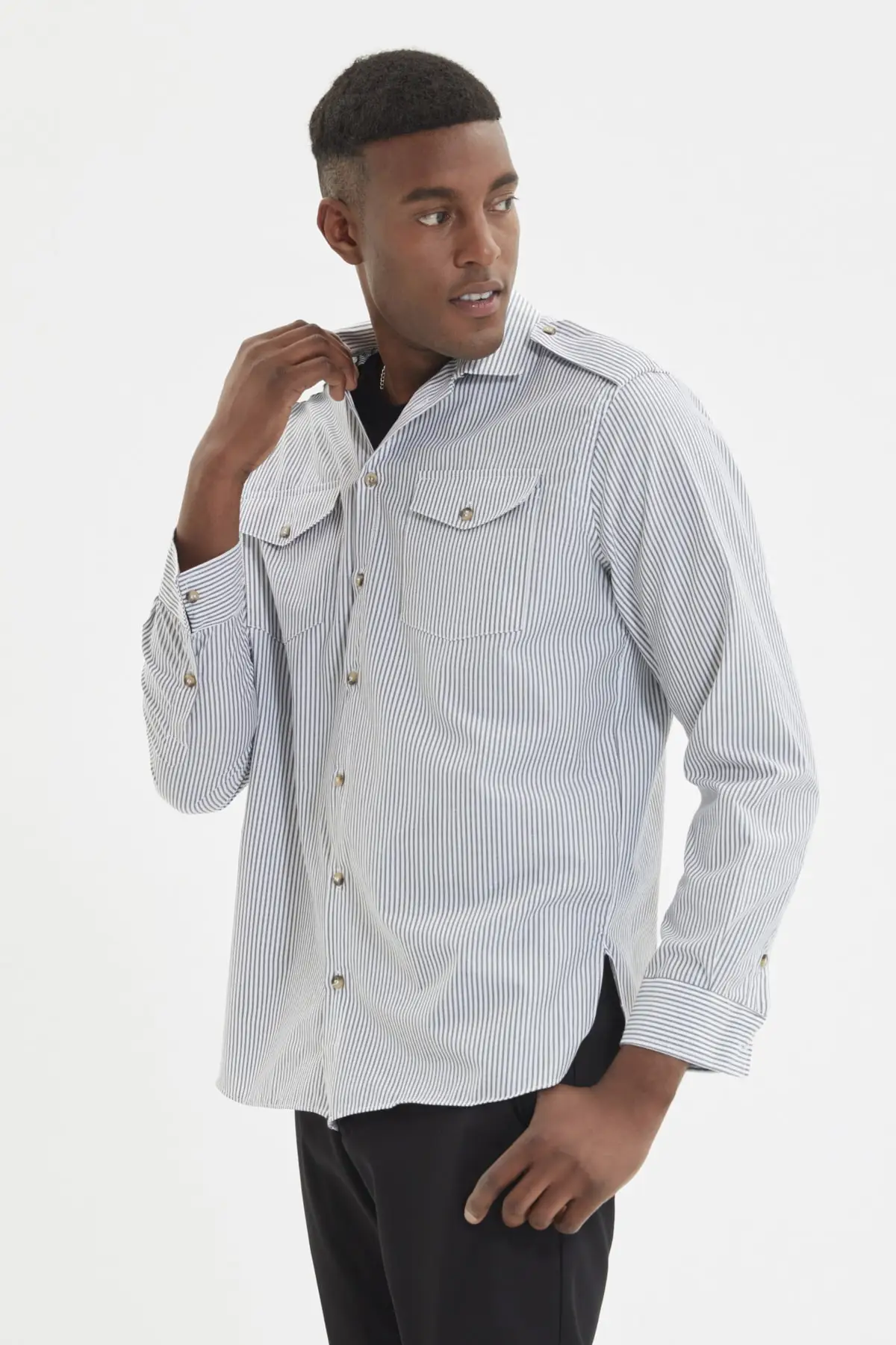

Trendyol Men 'S Regular Fit Shirt Collar Double Pocket Cap Striped Shirt TMNAW22GO1003