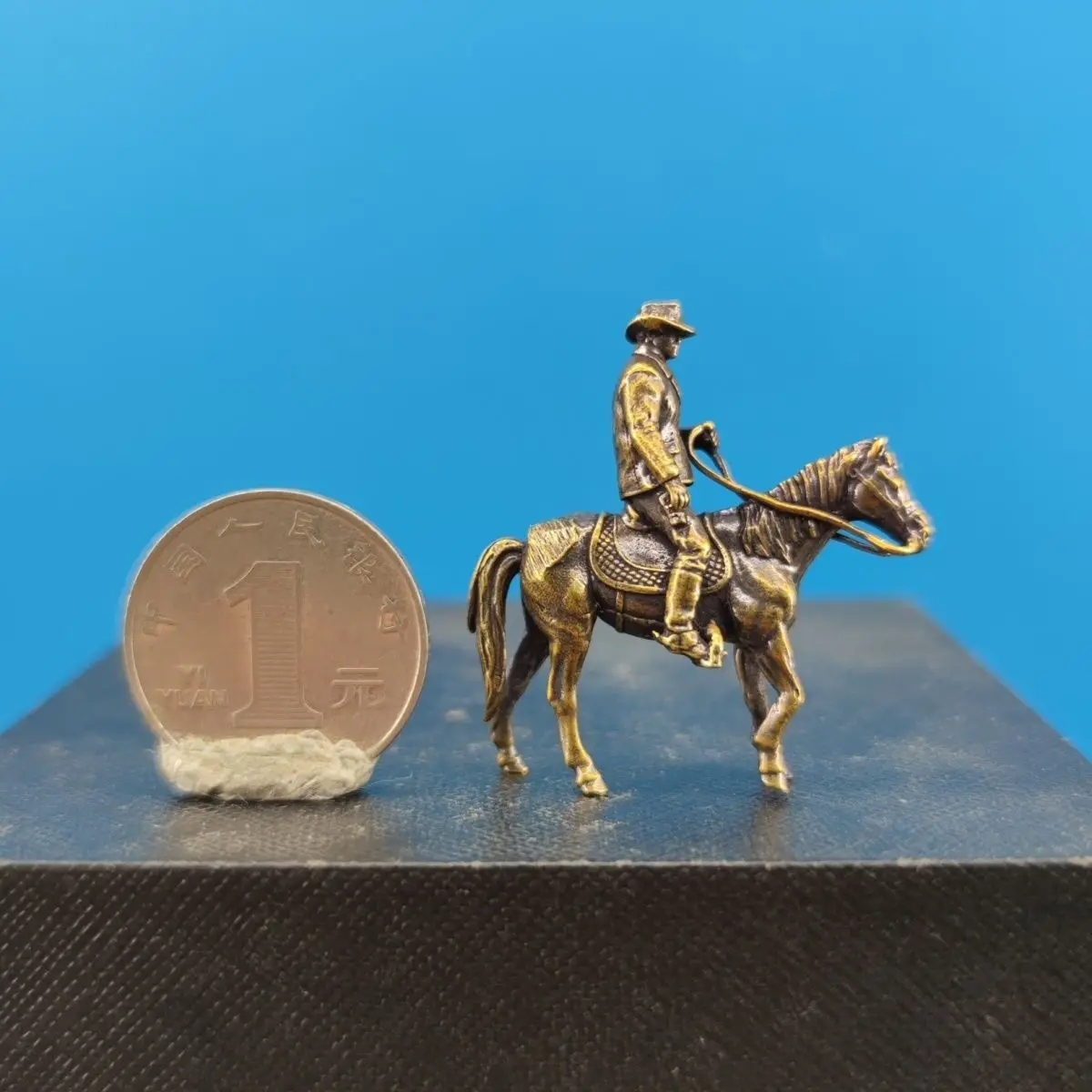 

Латунные фигурки