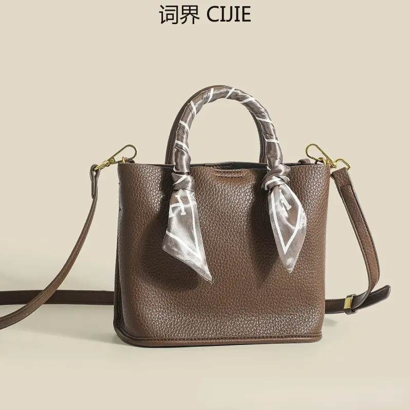 

Компактная осенне-зимняя женская сумка-мешок