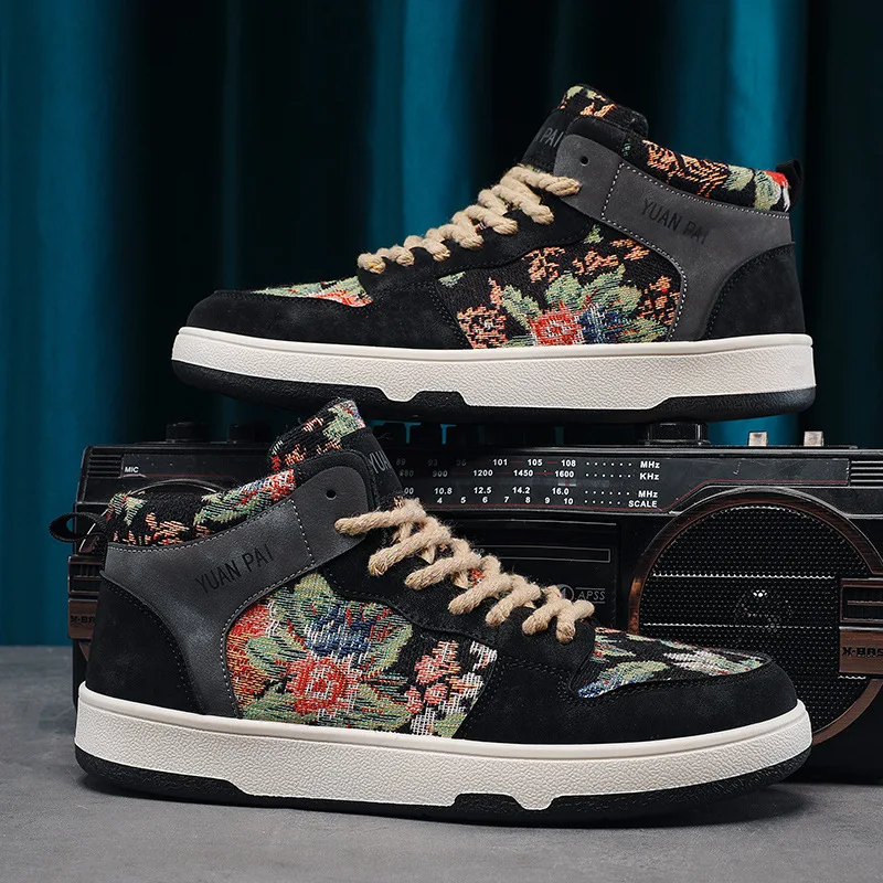 

New Men Casual Shoes 2023 Spring Fashion Canvas Trend Print Flat Skateboard Shoes Street Cool Sneakers