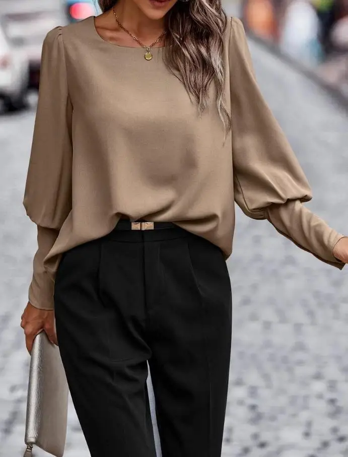 Рисунок 2 - Женская блузка с круглым вырезом