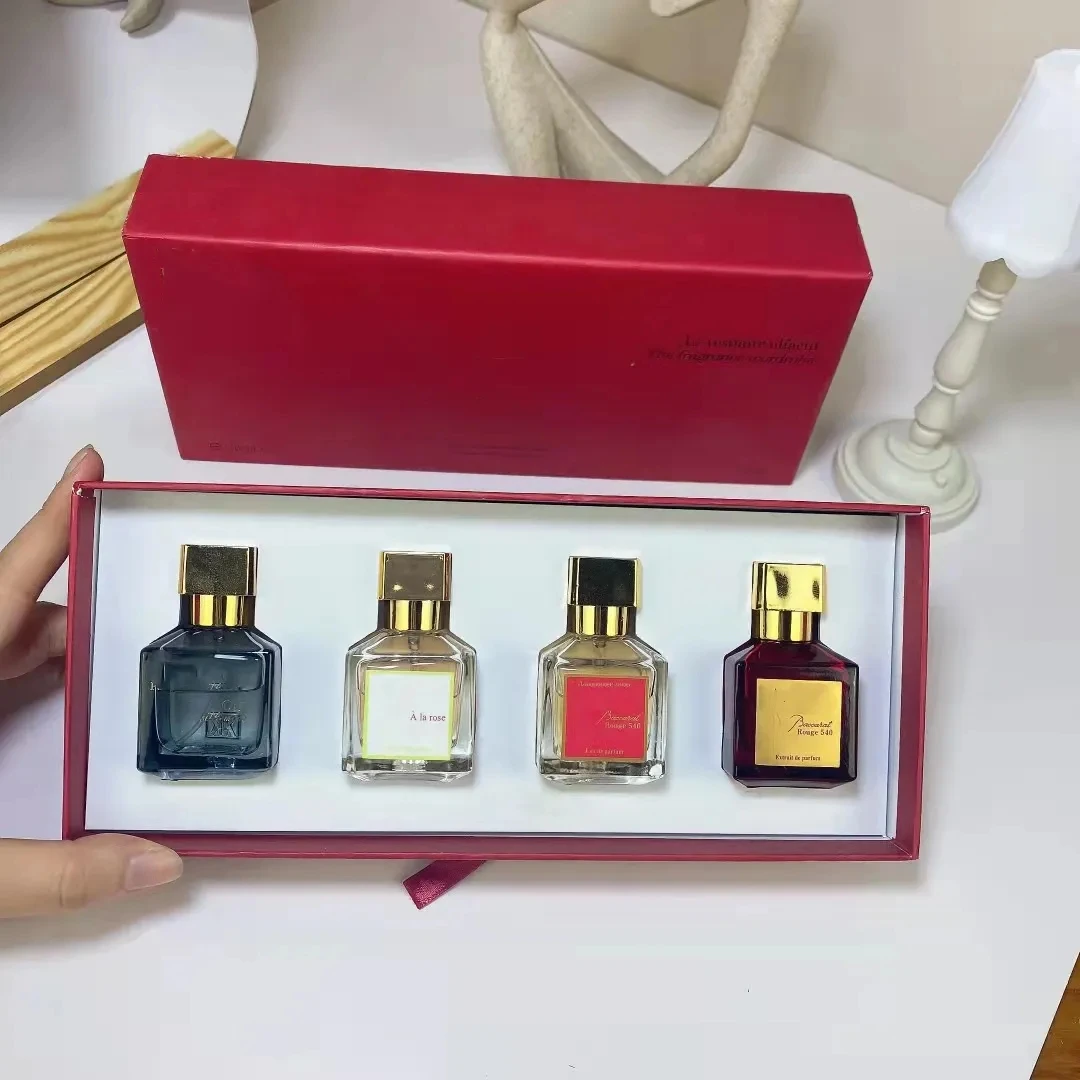 

Super Accarat Rouge 540 Set Parfum Wanita Kit Hadiah Parfum 4 30Ml Semprotan EDP E Parfum Seksi Desainer Cologne