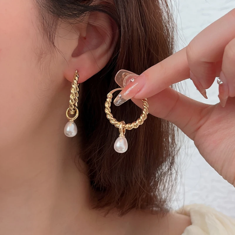 

Vintage Large Circle Spiral Twisted Hoops Earrings With A Real Dangling Freshwater Pearl For Women Elegant Drop Earrings