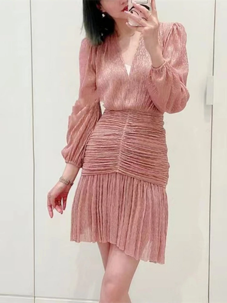 

2022 Autumn Winter New Maj V Neck Puff Sleeve Metal Wire Pleated Waist Design Ladies Casual Mini Dress
