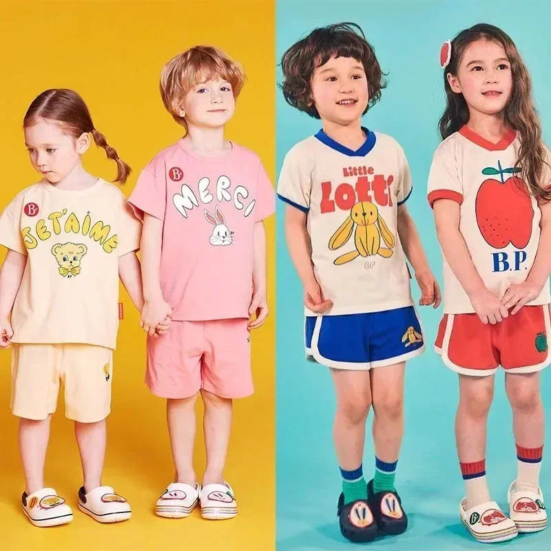 Фото Детский милый костюм 25 Korean BEBE, летний новый комплект из чистого хлопка для мальчиков и девочек, футболка и шорты, одежда для малышей №2