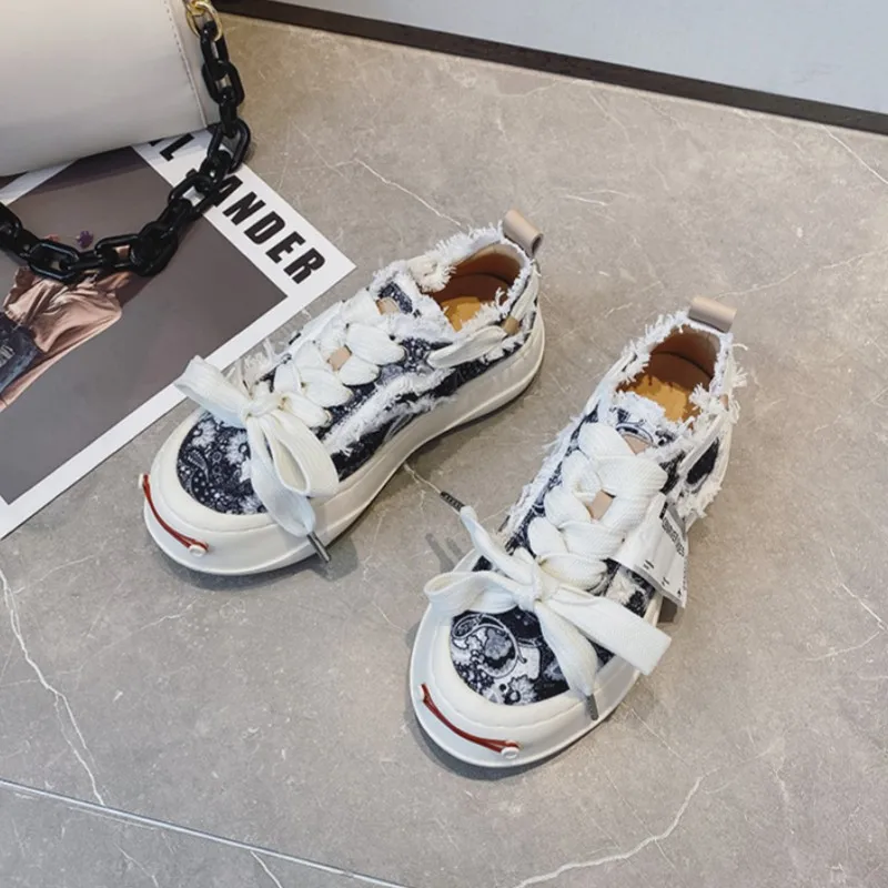 

Парусиновые туфли Star с той же моделью, новинка 2023, туфли с открытой скейтбордом и толстой подошвой, на шнуровке, парные модели, нишевые повседневные туфли