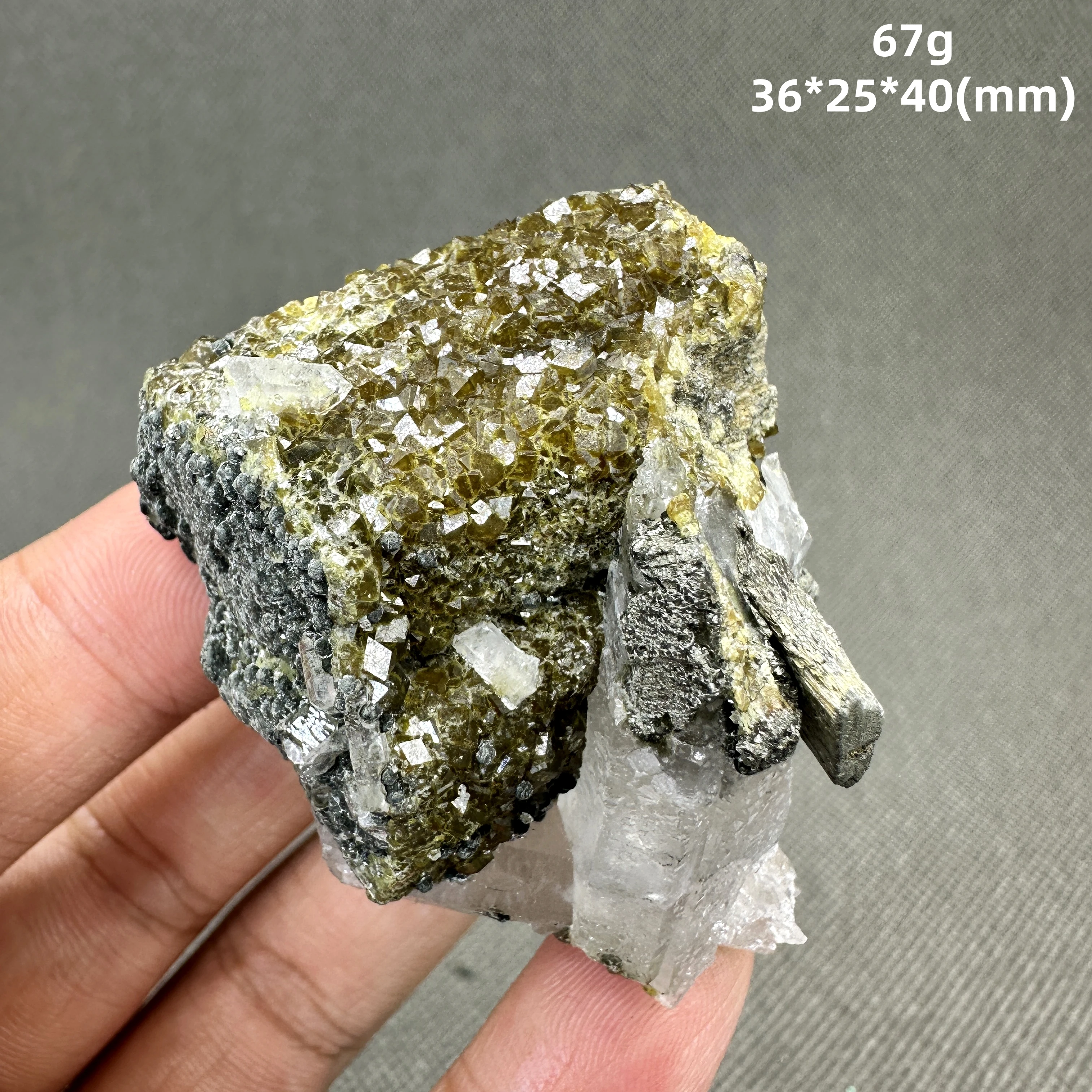 

Кристалл Андрадита из внутренней Монголии