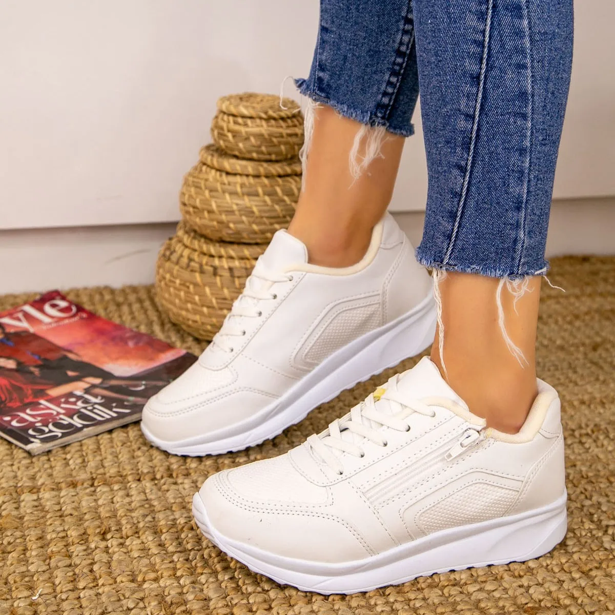 

Warm White Skin Sport Shoes