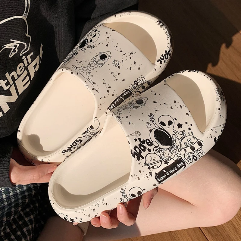 

2022 Women Slides Cartoon Alien Pattern Outdoor Beach Non-slip Woman Slippers Couple Bathroom Sandals Summer New Female Shoes