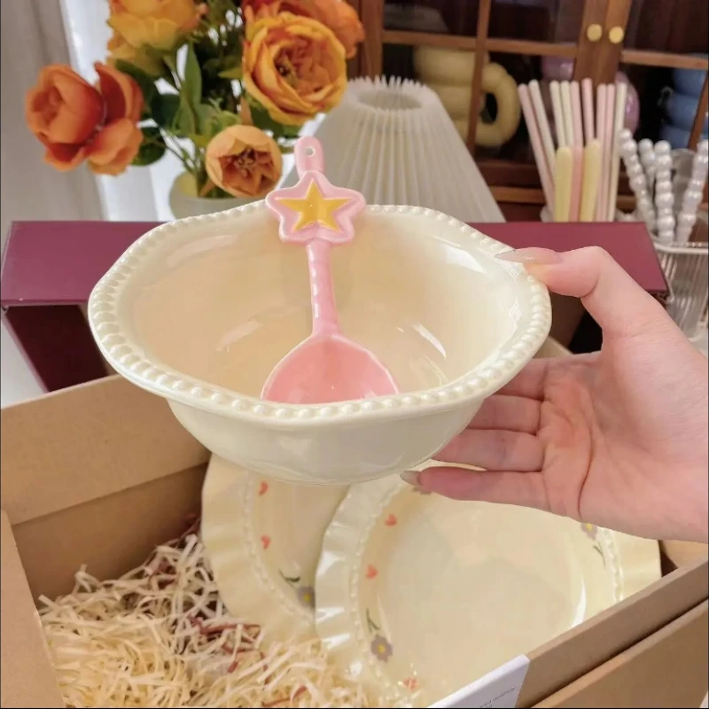 

Молочно-желтый керамический десертный салатник MINISO