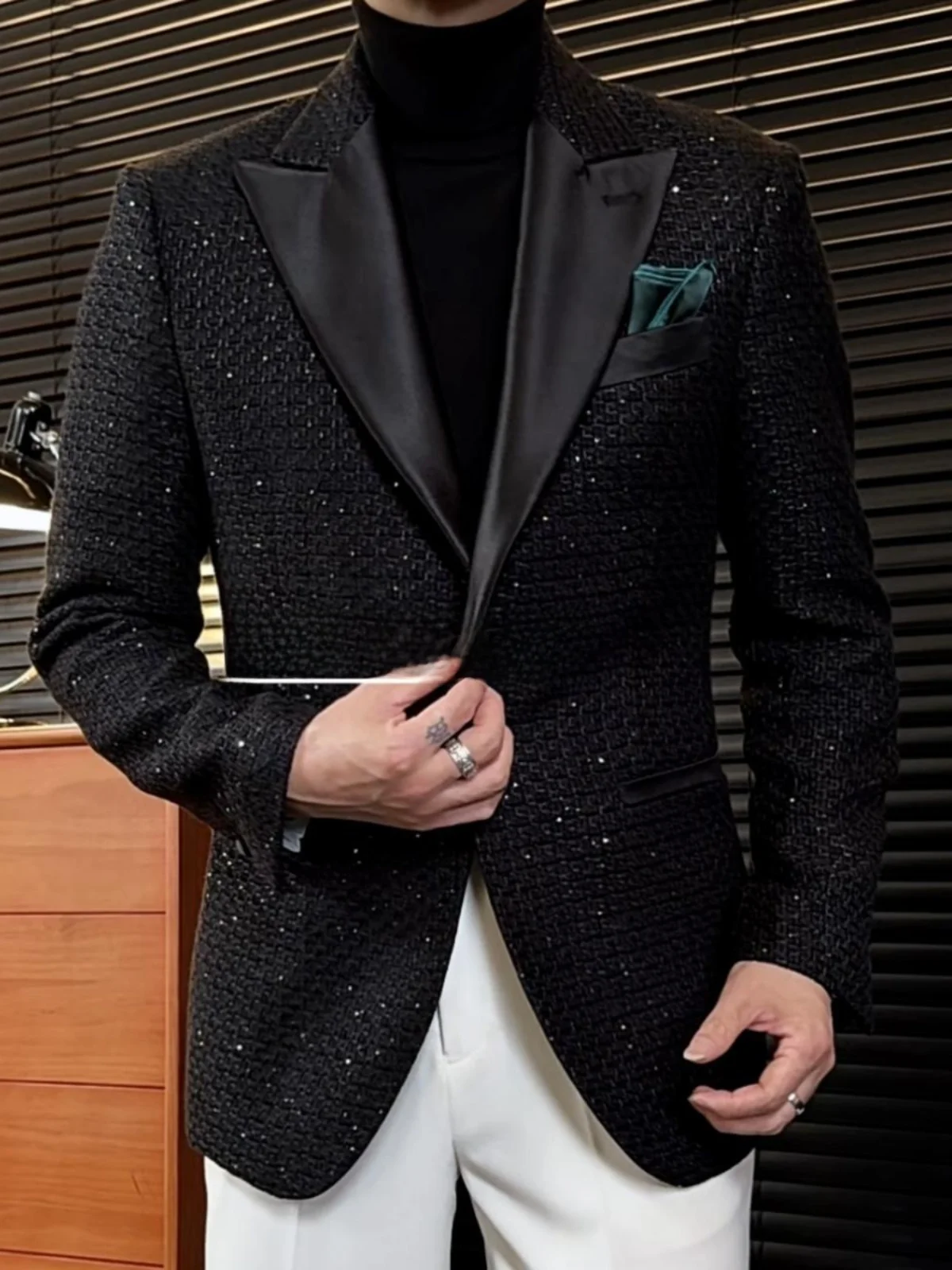 Древний модный весенне-осенний прикрашенный воротник с лацканами и блестками