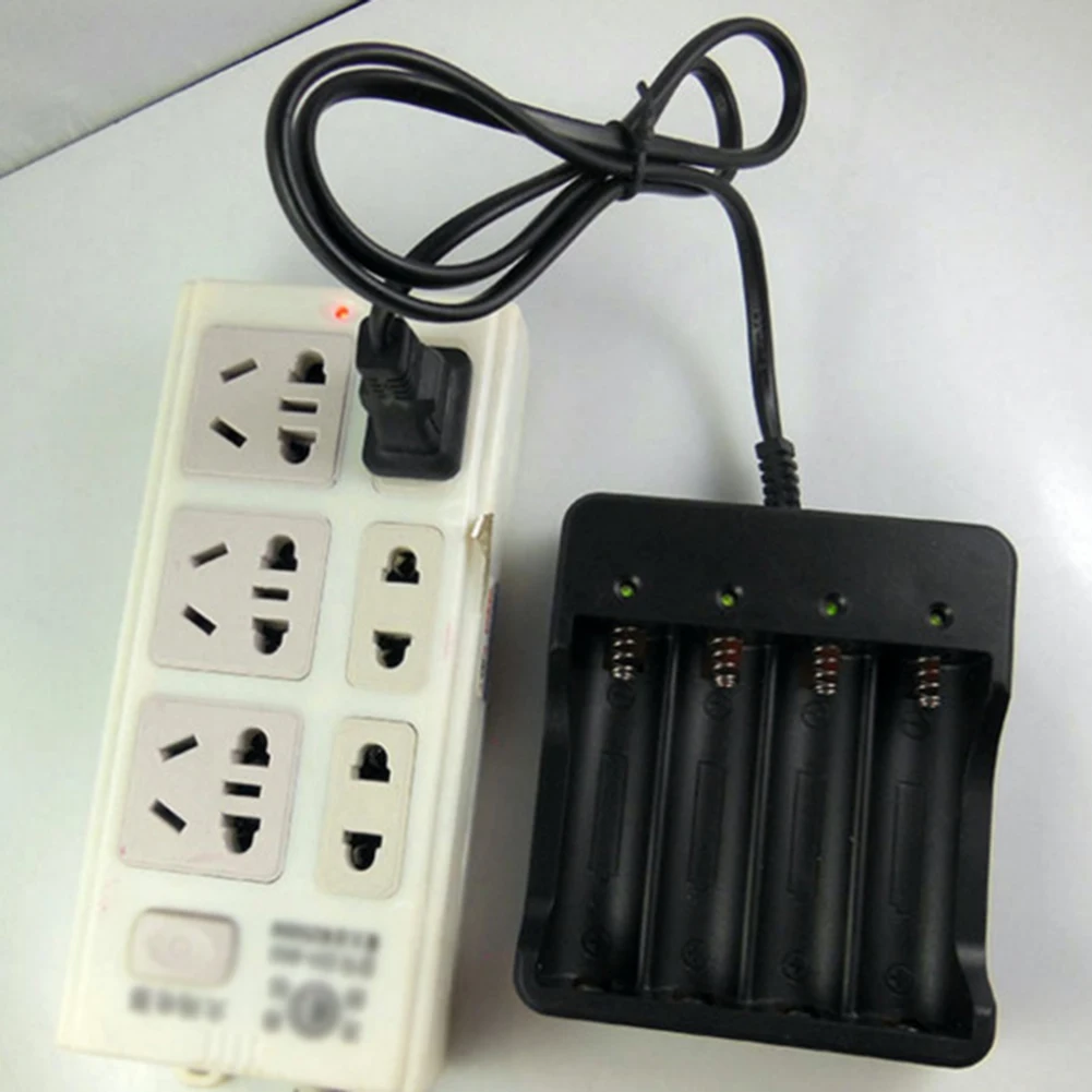 

Smart 4 1, 8650 Lithium Battery Charger 3.7V4.2V With Cable Four Charger Automatically Stops Safety Protection